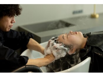 qon Hair&Care 藤崎店【クオン ヘアアンドケア】【8月1日 NEW OPEN】の写真/自律神経を整えるヘッドスパ。ピトレティカトリートメントで頭皮ケアを叶える休息時間☆