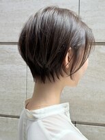 グレージュカラーの斜めバングショート２【Yamaki Ayako】