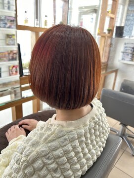 スタジオ アルファプラス 日暮里店(studio α+) ステップボーンカットカットボブショートハイライト白髪ぼかし