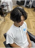 スーツ短髪ツーブロック束感黒髪シークレットパーマ流行