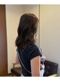グレージュ×ゆる巻きミディ