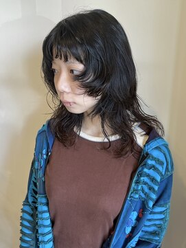 ルートヴィッヒ(Ludwig) 天然パーマを活かしたウルフカット