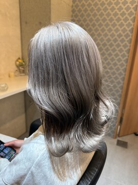 アッシュグレージュ