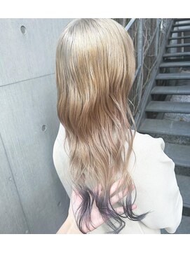 ガーデン ジングウマエ(GARDEN jingumae) ホワイトとブラックのエンドカラー