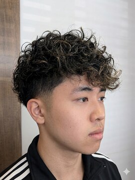 ワンワンオー バーバーショップ コンチネンタル(@110 BARBER SHOP continental) スペインカール