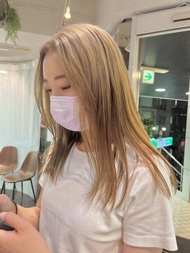 ヘアーアンドメイク ビス(HAIR&MAKE bis) ブリーチ一回でできる柔らかベージュカラー♪【多田　華歌】