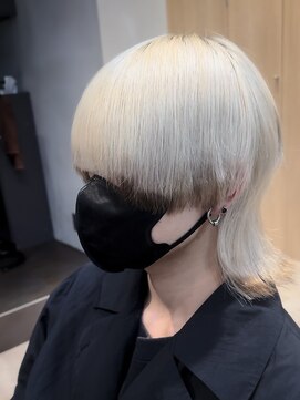 メンズサロン ガウディ 三宮店(men's salon Gaudi) メンズロングウルフカット×ホワイトブロンドカラー
