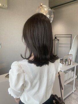 プリュム(Plume.) 透け感グレージュ ミディアム