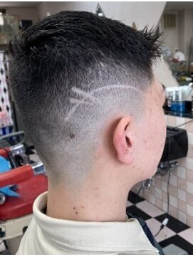 ハウディー(HOWDY) スキンフェードに　デザインライン【HOWDY前橋店】