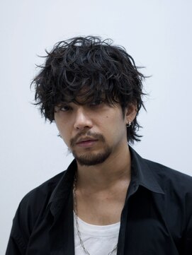 フィフス 渋谷(fifth) 雰囲気の出るスパイラルパーマで作るマッシュウルフスタイル