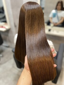 リクノス(Lychnus)の写真/【布施駅徒歩５分/隠れ家サロン】艶感たっぷりで指通りも滑らかな美髪を叶えるなら《 Lychnus 》で決まり◇