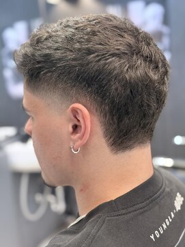 フランクスバーバー アンド ビアークラブ(FRANK'S BARBER and BEER CLUB) MEN’S HAIR/サーフカール/刈り上げセンターパート/有楽町