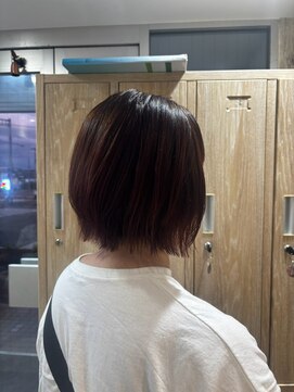 エヌアンドエー せんげん台店(N&A) まとまりと軽さを両立する艶感ナチュラルショートボブ