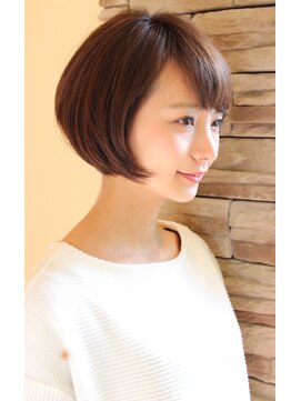 レウナ 外苑前(Reuna) 大人女子に人気 丸みが可愛いナチュラルショート