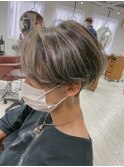 センターパート×メンズハイライト×シルキーベージュ