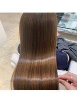 アイユー(ii+U)&nbsp;インスタ【toshishihair】髪質改善　透明感カラー　艶髪