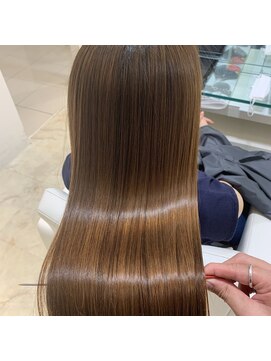 アイユー(ii+U) インスタ【toshishihair】髪質改善　透明感カラー　艶髪