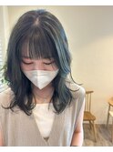 『透け感もオシャレ』モスグリーンカラー 似合わせミディアム
