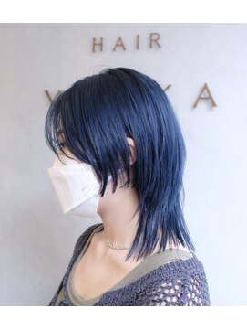 ヤイカ(YAYKA) ウルフカットとブルーヘアー。