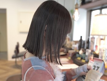 ルート(root)の写真/傷んでいる箇所を補修しながら伸ばすから、ツヤと柔らかさのある自然な仕上がりが叶う[天文館/髮質改善]