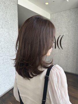 ザック ヴィ(ZACC  vie) やわらかいミディアムレイヤーカット×グレージュカラー