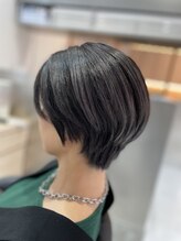 吉田美粧院 ショートカット×透明感のあるグレー