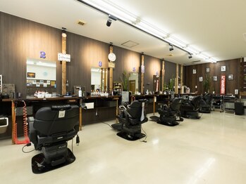 フレッシュ 八山田店の写真/経験豊富なスタイリスト多数在籍◆技術力の高さで”安くて速い”施術でもご希望のヘアスタイルを実現！