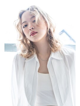 ベベ ヘアースペース(BeBe hairs space) ウルフミディアムレイヤー