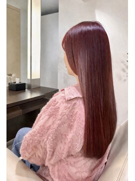ヘア&エステ ヒロイン 西武池袋店 大人上品透明感ボルドーレッドブラウンロングスタイル。