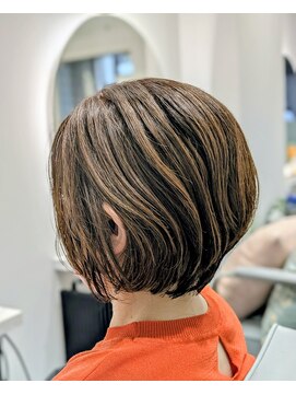 リュール バイ ヘッドライト 北千住店(lueur by HEADLIGHT) 大人艶髪ショートグラボブ/白髪ぼかし/40代/50代/60代