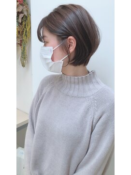 ヘアーポケット リタ(HAIR POCKET ritta) オリーブベージュ×耳かけショートボブ
