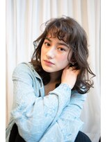 マグノリア オモテサンドウ(MAGNOLiA Omotesando)&nbsp;顔周りでイメチェン！軽やかウェーブくびれミディ