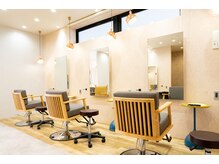 アグ ヘアー ティエル 米原店(Agu hair tiele)の雰囲気（ゆったり寛げる居心地の良い空間です。※写真はイメージです。）