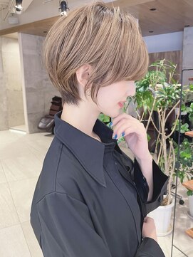 アンド ストーリーズ(&STORIES) 20代30代40代黒髪前下がりショートボブ丸みショート090