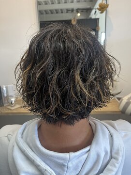 レナータヘアカロ(Renata hair Caro) 波巻きスパイラルパーマツイストスパイラルパーマセンターパート