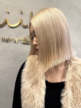 ミュウ(Miiiu) ナチュラルハイトーンホワイトブロンドベージュカラー夏カラー