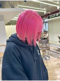 ビビットピンク暖色カラーチェリーピンクケアブリーチミニボブ