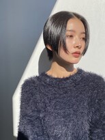 エアー 青山(AIR)&nbsp;丸みショート前下がりセンターパートハンサムくびれショート