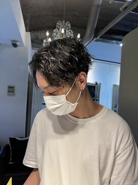 アイズ 海老名(AIZU) センターパートツイストスパイラルパーマ波巻きスパイラルパーマ