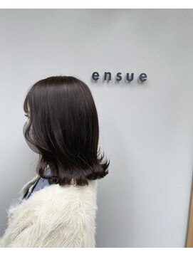 エミュー(emue) 20代30代40代外ハネラベンダーアッシュグレイ肩ライン耳掛け中島