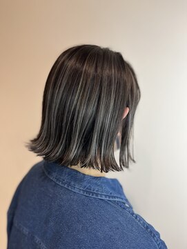 ファムバイアヴァンス(Femme by AVANCE.) パツっとボブ × ハイライト