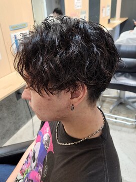 ニアウ 伊勢崎連取店(Niau) 刈り上げセンターパート波巻きツイストスパイラルパーマメンズ