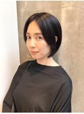 凛とした女性らしさが◎暗髪ボブが気分です