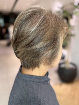 ステアケース 武蔵小杉店(stair:case) パーマかけずにふんわりボリュームアップ ハイライト&ローライト