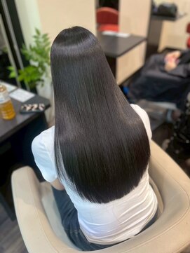 ヨンセンチメートルヒロサカ(4cm HIROSAKA) 髪質育成縮毛矯正