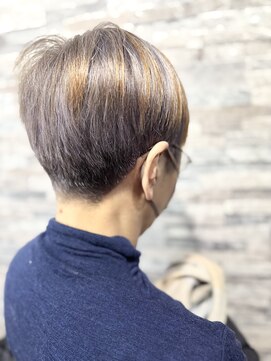 ヴィソップ(V.S.O.P) ベリーショートでも安心。痒みを抑えた白髪ぼかしカラーグレス