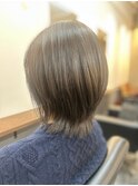 軽やかな仕上がりくびれミディアムレイヤー