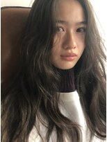 ナヌークカフラ(nanuk kafla)&nbsp;ニュアンスロングパーマにオリーブカラー