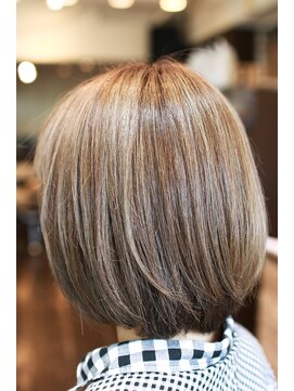 リッツファミリーズピコ めがね橋店(RIT FAMILYZ PIKO) アッシュ系透明感カラー ボブ