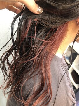 ラニス ヘア(Lanis hair) ベリーピンクのインナーカラー